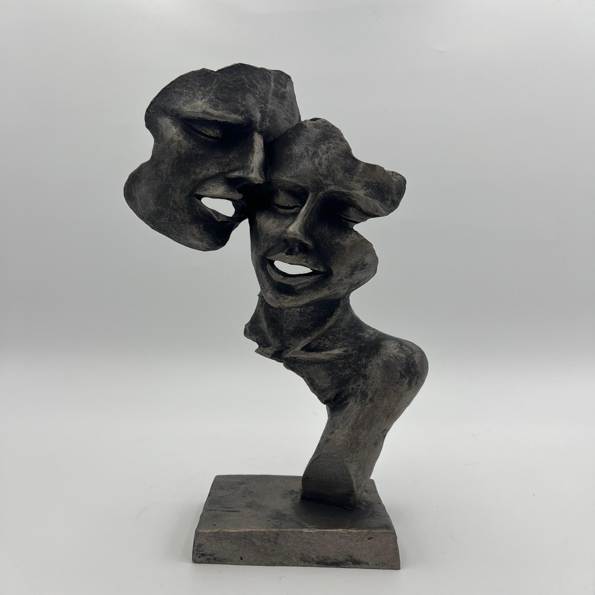 2li maske heykel  resmi